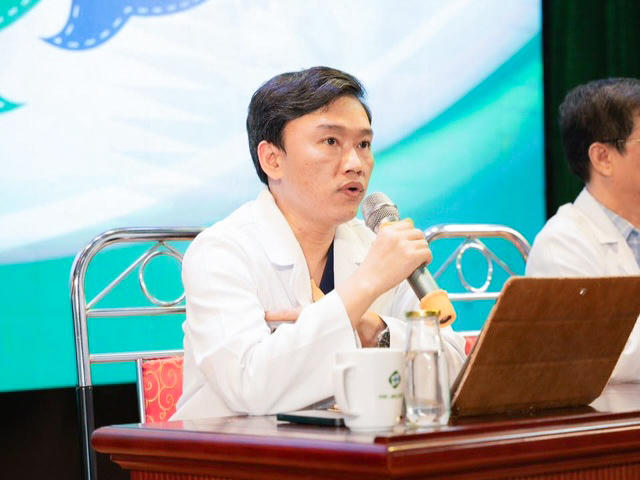 'Hãy bắt đầu bằng những việc nhỏ bé', đó là thông điệp mà bác sĩ Thế Anh muốn truyền tới các bạn trẻ thông qua giải thưởng 'Vinh danh Người truyền lửa': Ảnh: Thế Anh