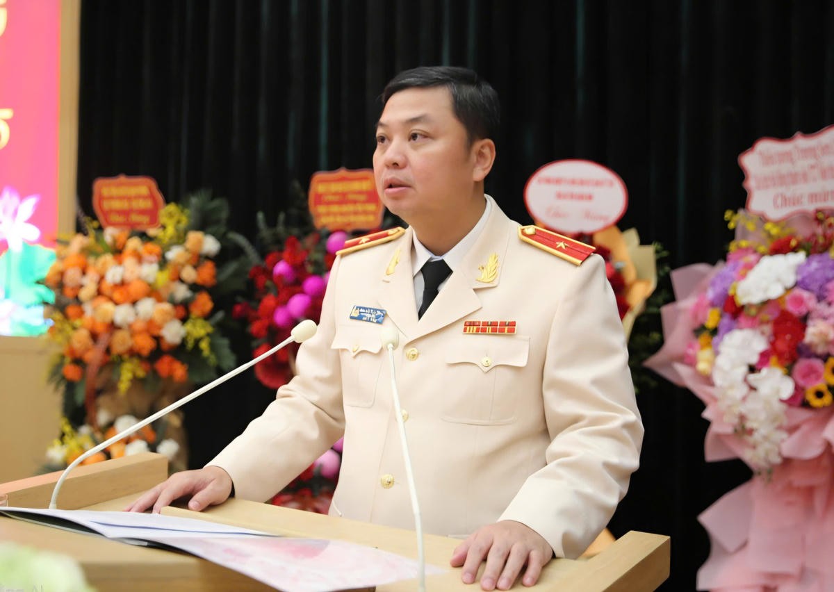 Thiếu tướng Nguyễn Tiến Trung, Giám đốc Công an tỉnh Quảng Ninh phát biểu nhận nhiệm vụ tại buổi lễ. Ảnh: MInh Đức.