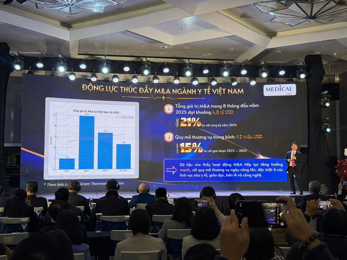 PGS.TS, bác sĩ Đặng Đức Nhu trao đổi tại hội nghị.