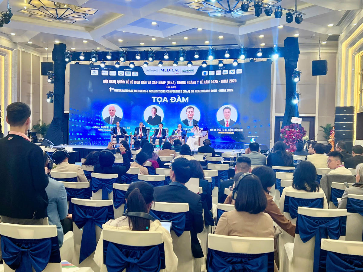 Các đại biểu tham gia tọa đàm tại hội nghị.