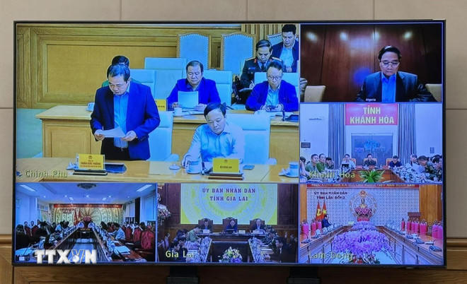 Dự cuộc họp tại điểm cầu Hà Nội có Phó Thủ tướng thường trực Nguyễn Hòa Bình cùng các thành viên Ban chỉ đạo, Văn phòng Ban chỉ đạo; tại điểm cầu Gia Lai có Phó Thủ tướng Hồ Quốc Dũng và 1 số điểm cầu Khánh Hòa, Đắk Lắk, Lâm Đồng. (Ảnh: TTXVN).