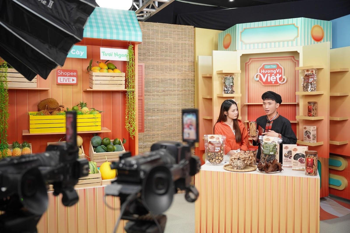 Shopee hỗ trợ doanh nghiệp Thái Nguyên xúc tiến tiêu thụ đặc sản qua livestream