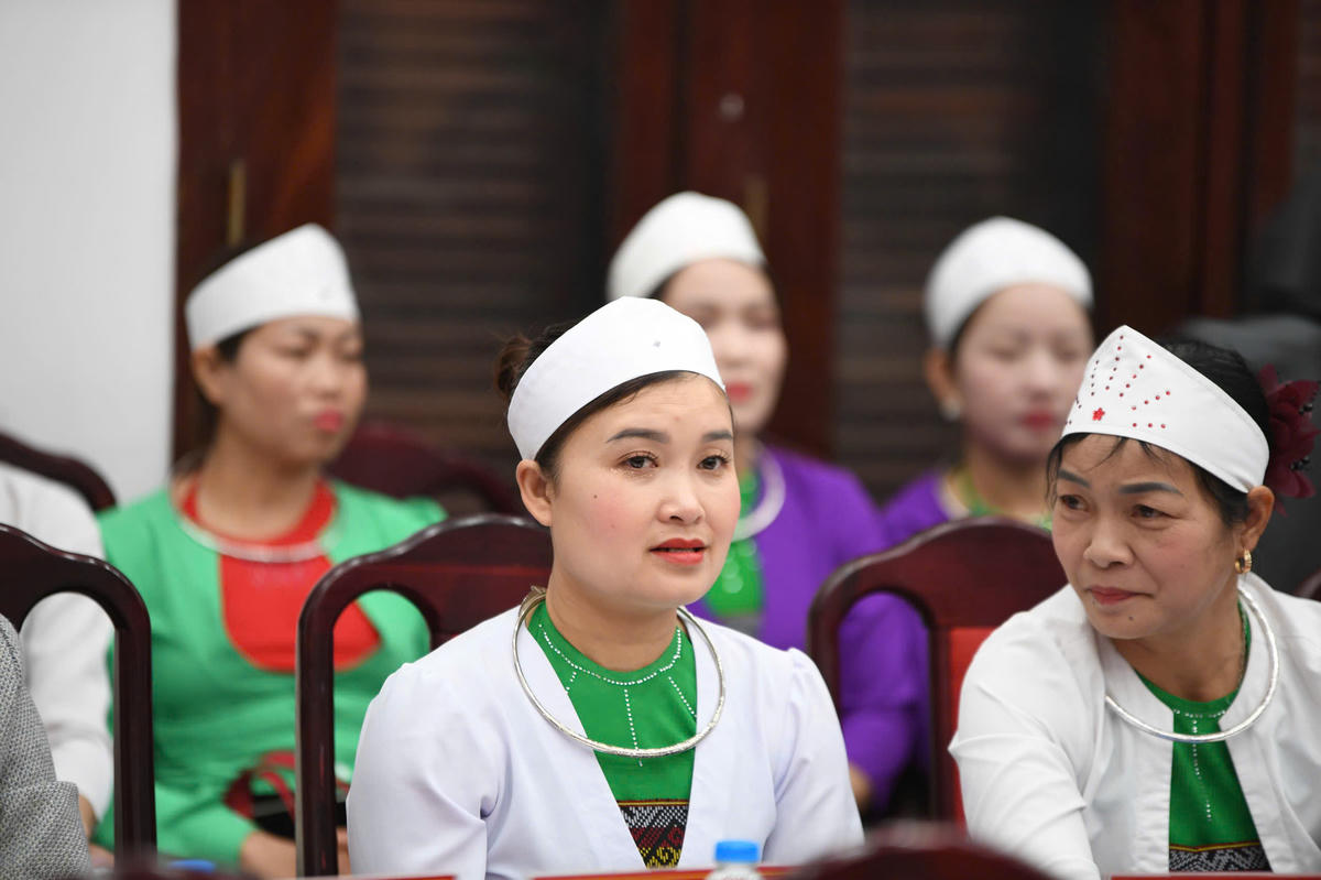 Nghệ nhân, đồng bào dân tộc Mường đến từ Lào Cai tham dự hội thảo. Ảnh: Phạm Sỹ.&nbsp;