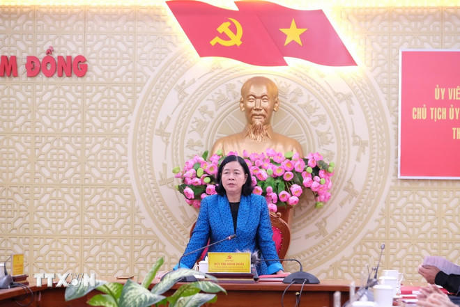 Ủy viên Bộ Chính trị, Bí thư Trung ương Đảng, Chủ tịch Ủy ban Trung ương Mặt trận Tổ quốc Việt Nam Bùi Thị Minh Hoài phát biểu chỉ đạo tại buổi làm việc với lãnh đạo tỉnh Lâm Đồng. (Ảnh: Nguyễn Dũng/TTXVN)