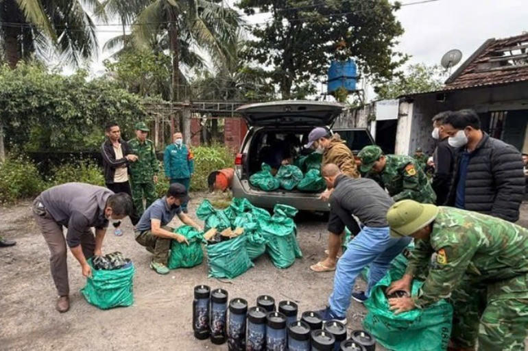 Lực lượng Biên phòng tỉnh Quảng Ninh liên tiếp bắt giữ các vụ vận chuyển bình khí cười. Ảnh: BPQN.