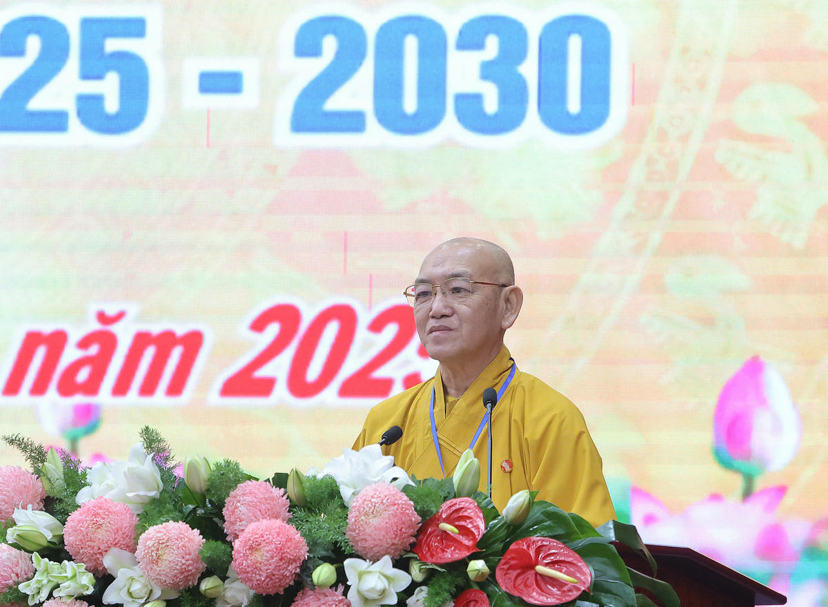 Thượng tọa Thích Bình Tâm, Ủy viên thường trực HĐTS Giáo hội Phật giáo Việt Nam, Phó trưởng Ban thường trực GHPG Việt Nam TP Cần Thơ phát biểu tại Đại hội. Ảnh Trung Kiên.
