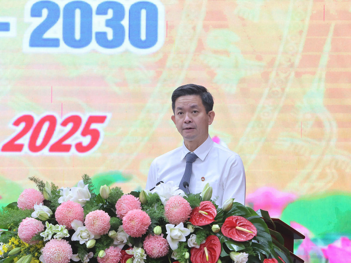 Ủy viên Trung ương Đảng, Bí thư Thành ủy Cần Thơ Lê Quang Tùng phát biểu tại Đại hội. Ảnh Trung Kiên. 