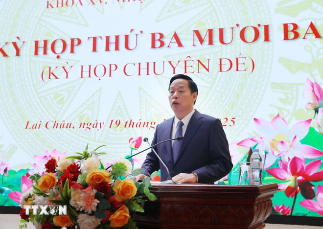 Tân Chủ tịch Ủy ban Nhân dân tỉnh Lai Châu, đồng chí Hà Quang Trung phát biểu nhận nhiệm vụ. (Ảnh: Quý Trung/TTXVN)