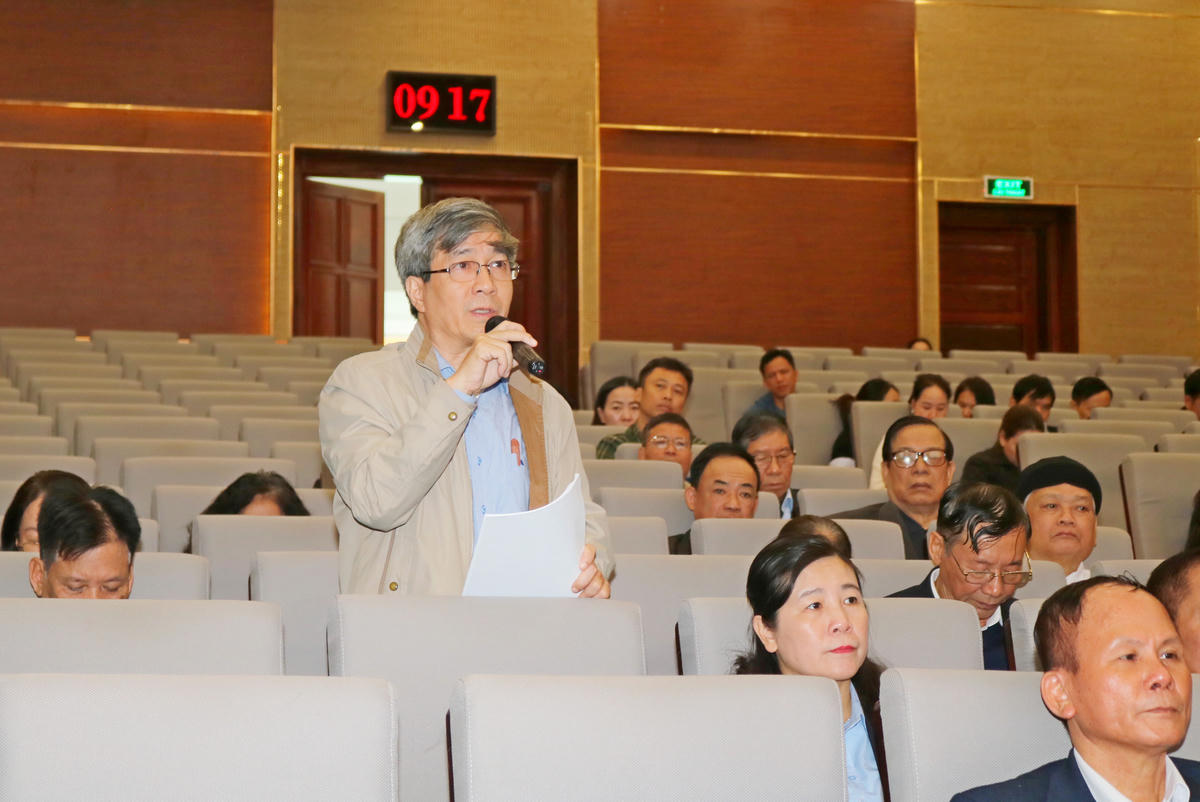 Đại biểu dự hội nghị đóng góp ý kiến vào các dự thảo Văn kiện trình Đại hội. Ảnh: PT.