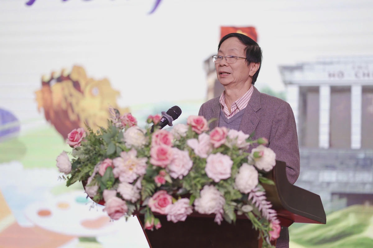 Đại diện Ban giám khảo phát biểu tại buổi lễ trao giải.