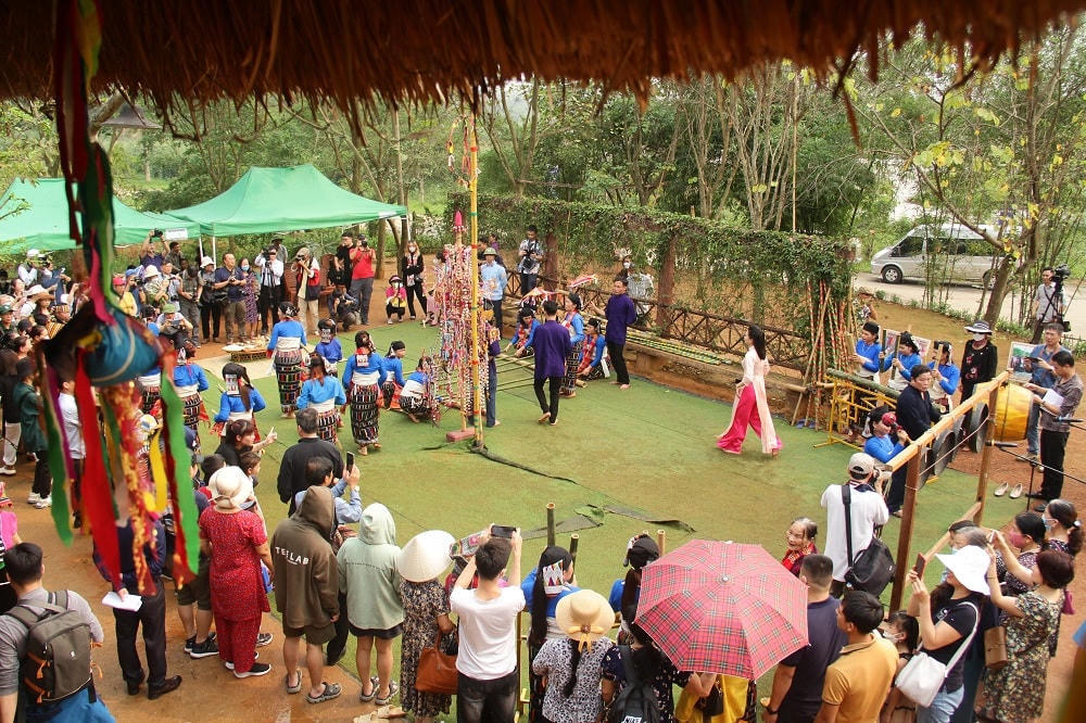 Bản sắc dân tộc thiểu số là "mỏ vàng" cho du lịch khai thác và phát triển vền vững. Ảnh: Phạm Sỹ.