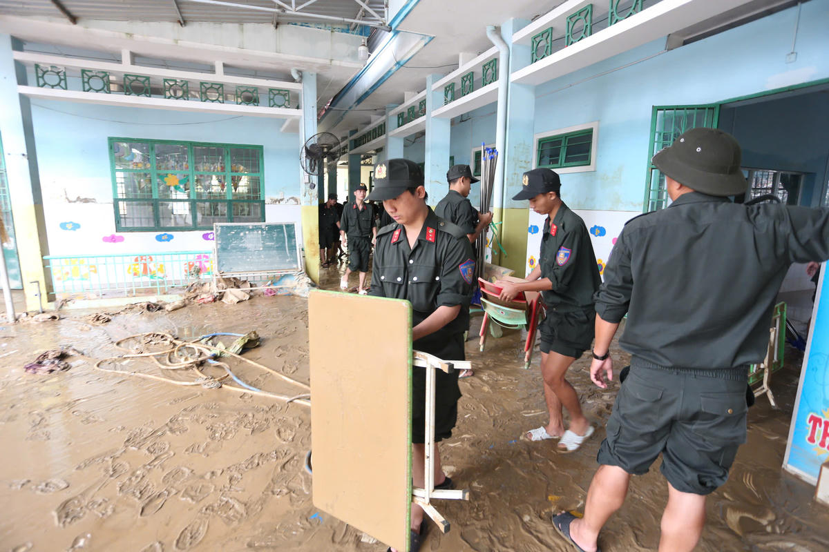 6 trung đội Cảnh sát cơ động thuộc Phòng Cảnh sát Cơ động - Công an TP Hồ Chí Minh đến chi viện cho Khánh Hòa. Ảnh: CATP cung cấp.