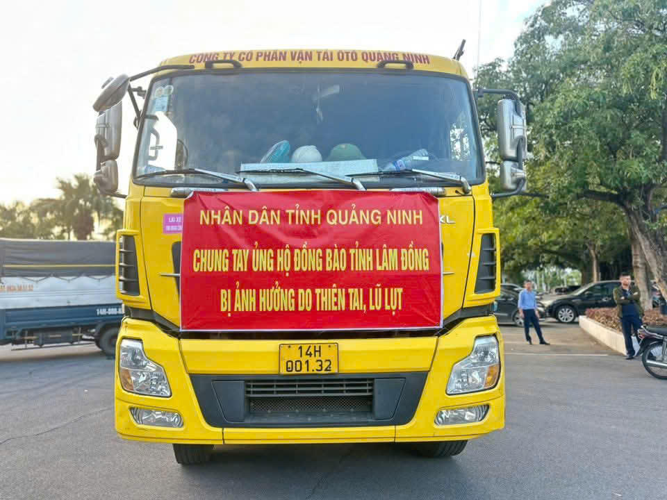 Những chuyến xe đầu tiên hướng về Lâm Đồng.