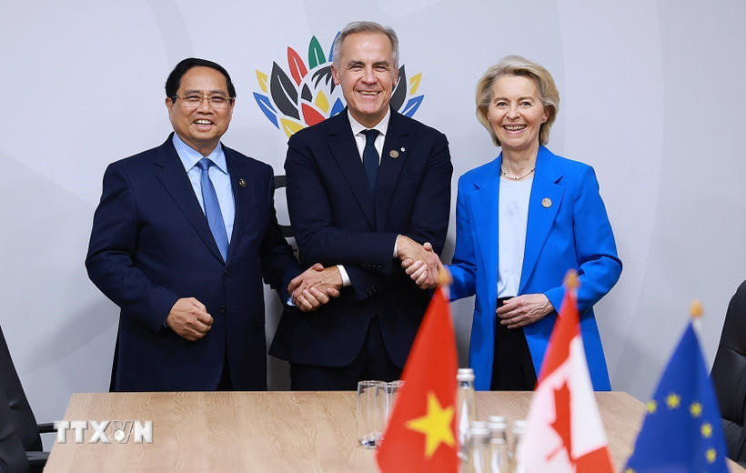 Thủ tướng Phạm Minh Chính tham dự cuộc gặp giữa Thủ tướng Canada Mark Carney và Chủ tịch Ủy ban châu Âu (EU) Ursula von der Leyen về Hiệp định Đối tác Toàn diện và Tiến bộ xuyên Thái Bình Dương (CPTPP). (Ảnh: Dương Giang/TTXVN).