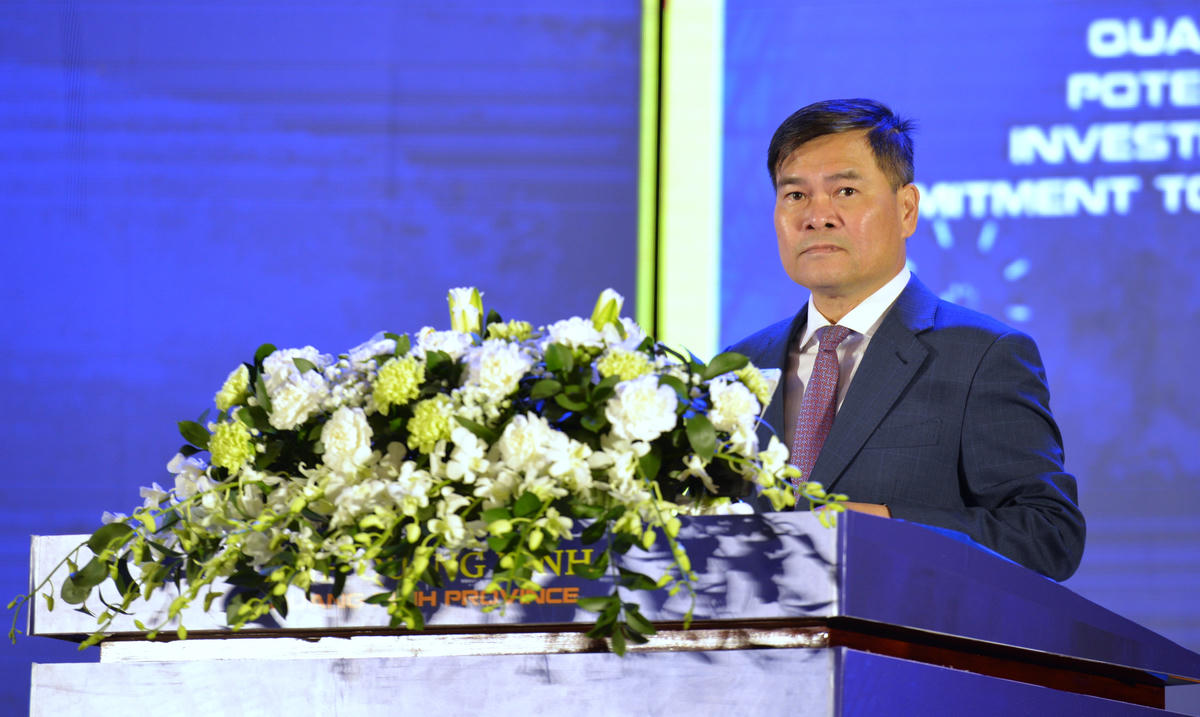 Chủ tịch UBND tỉnh Quảng Ninh Bùi Văn Khắng phát biểu khai mạc Hội nghị. Ảnh: Ngọc Anh.