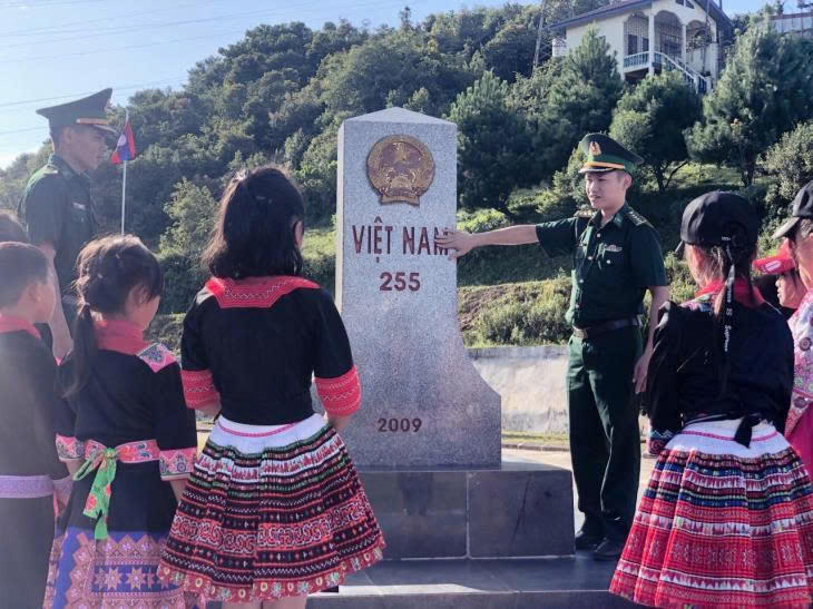 Hun đúc tình yêu quê hương, Tổ quốc, chủ quyền biên giới cho các thế hệ. Ảnh: NVCC