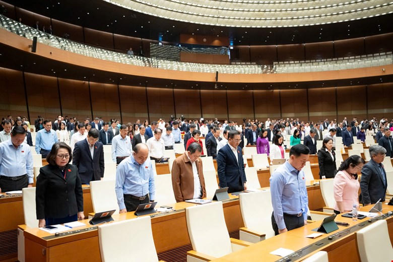 Quốc hội tưởng niệm đồng bào bị tử vong do thiên tai, bão lũ