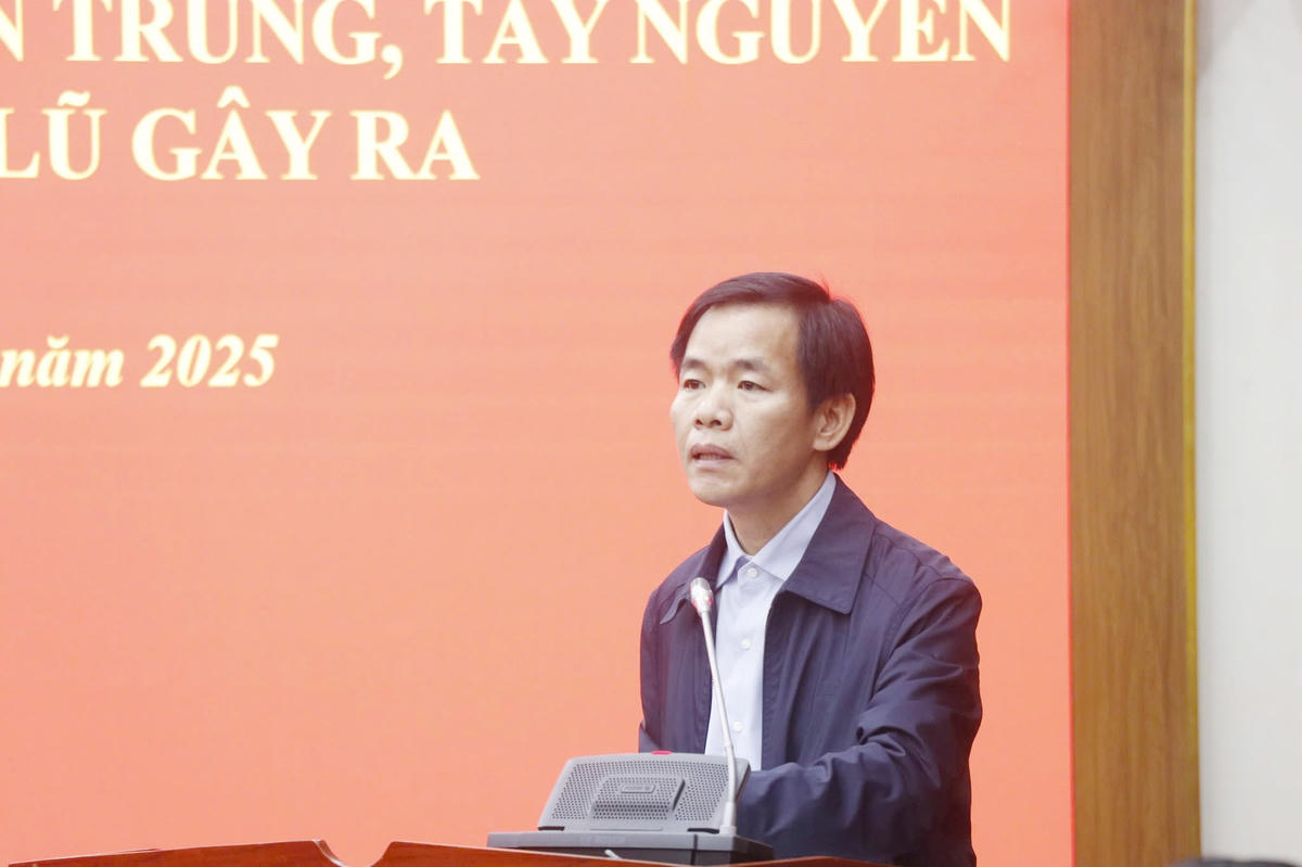 Bí thư Tỉnh ủy Nguyễn Văn Phương kêu gọi toàn thể cán bộ, nhân dân ủng hộ đồng bào các tỉnh miền Trung, Tây Nguyên bị thiệt hại do mưa lũ. Ảnh: Q.T.