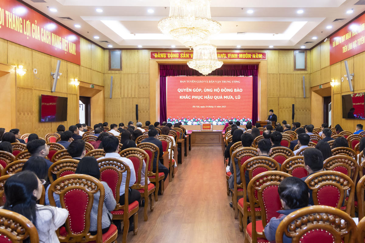 Toàn cảnh lễ quyên góp, ủng hộ đồng bào khắc phục hậu quả mưa lũ do Ban Tuyên giáo và Dân vận Trung ương tổ chức chiều 24/11. Ảnh: Quang Vinh.