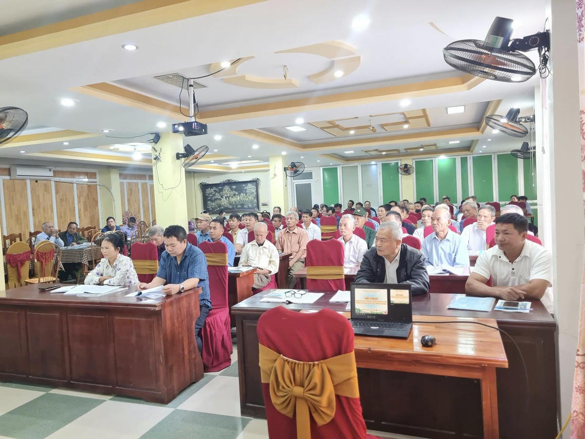 Công an tỉnh Tuyên Quang, Phòng An ninh nội địa phối hợp với Sở Dân tộc và Tôn giáo tỉnh tổ chức tập huấn, cung cấp thông tin cho Người có uy tín trong đồng bào dân tộc thiểu số trên địa bàn tỉnh. Ảnh: Việt Hà