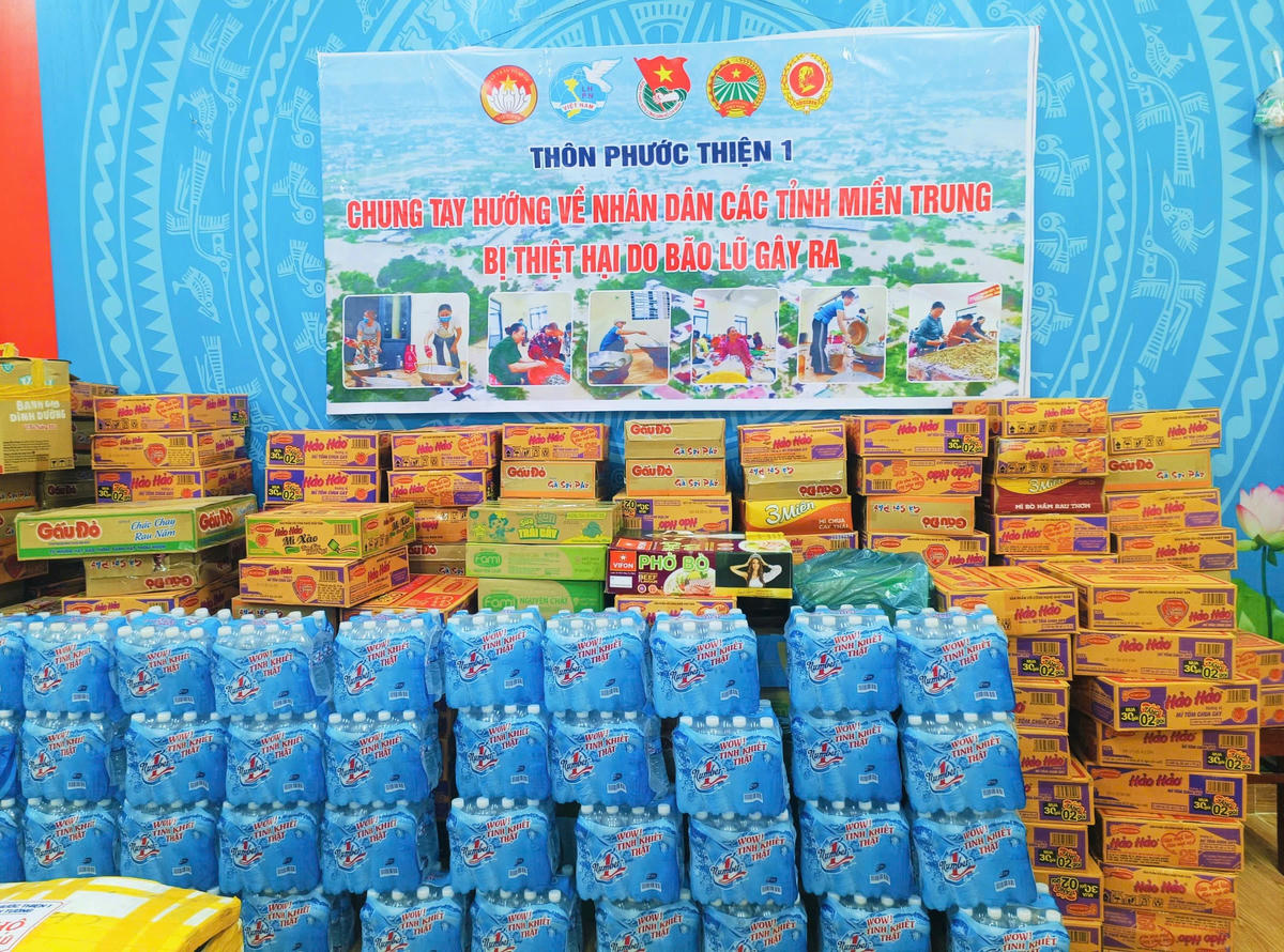 Hàng hoá được tập kết sẵn sàng vận chuyển tới bà con vùng tỉnh Đắk Lắk và Gia Lai. Ảnh: CV.