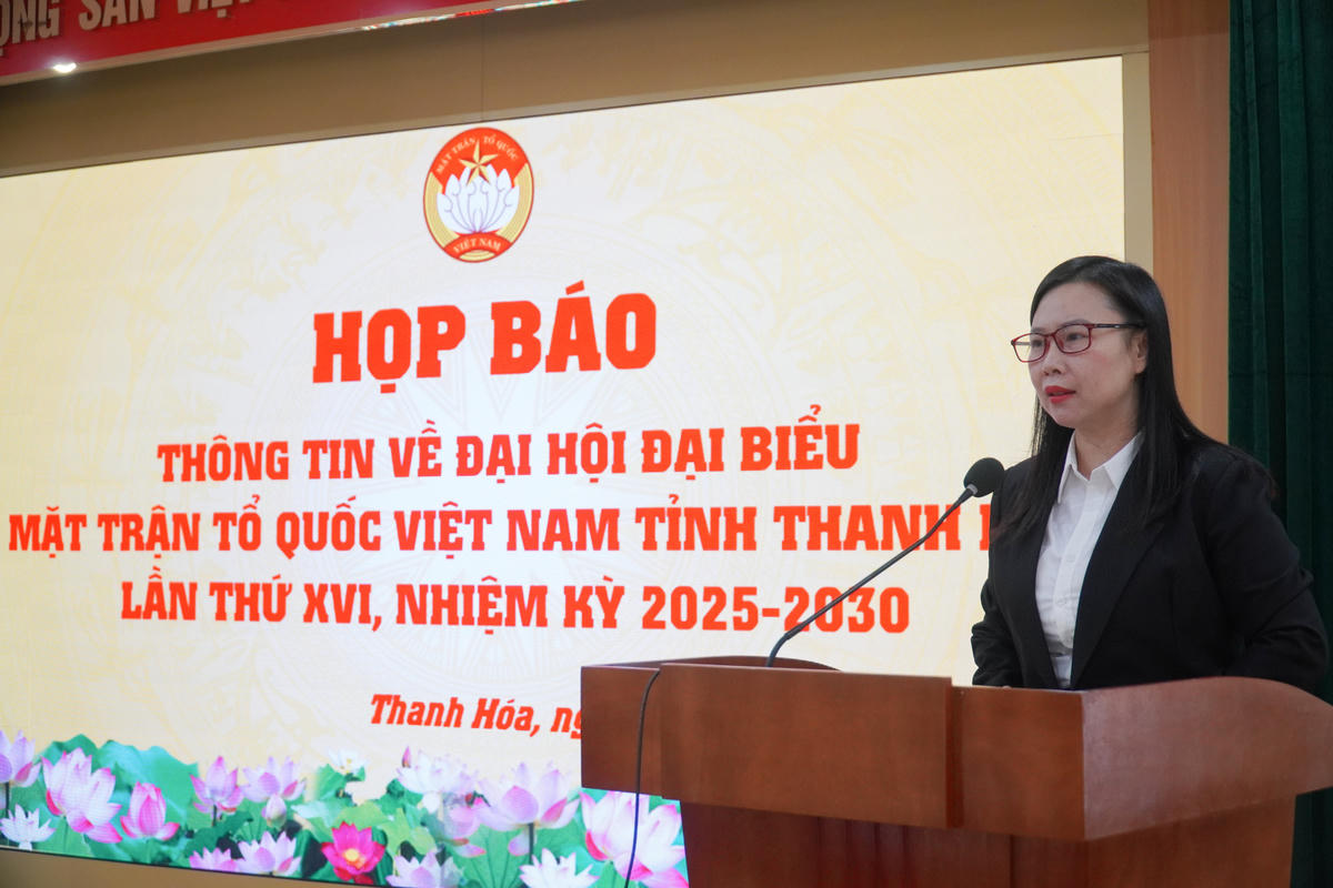Bà Nguyễn Thị Phương - Phó Chủ tịch Ủy ban MTTQ tỉnh Thanh Hóa phát biểu mở đầu họp báo. Ảnh: Đình Minh
