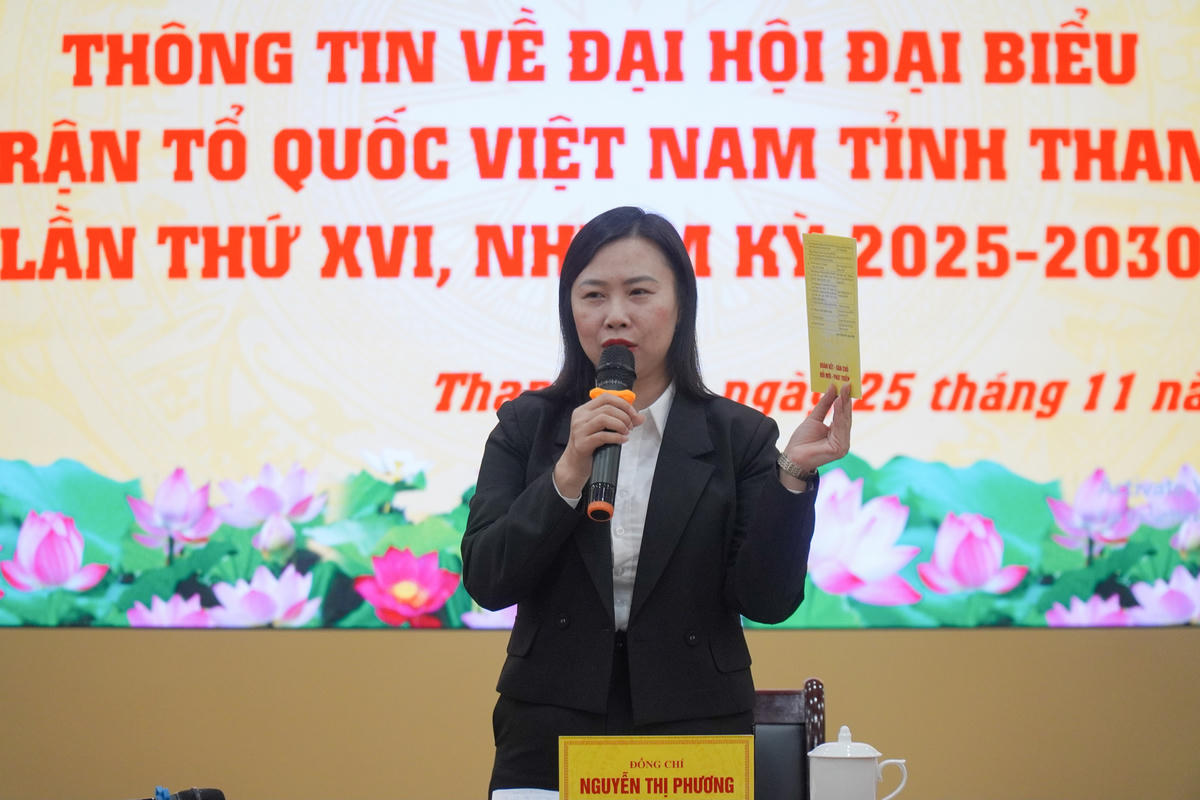 Bà Nguyễn Thị Phương - Phó Chủ tịch Ủy ban MTTQ tỉnh Thanh Hóa kết luận họp báo. Ảnh: Đình Minh