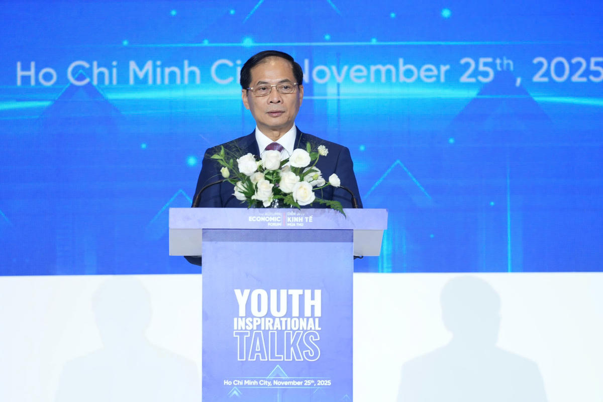 Phó Thủ tướng Bùi Thanh Sơn kêu gọi giới trẻ mạnh dạn khởi nghiệp vì tương lai dân tộc, vì thế giới xanh - sạch - hòa bình. Ảnh: T.N