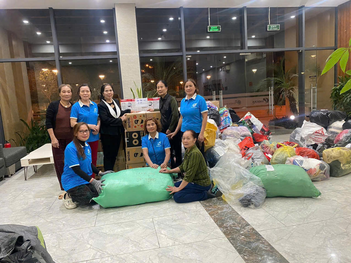 Ngày 24/11, Chi hội phụ nữ tổ dân phố số 6, số 9 và 10 phường Thanh Xuân Nam đã tiếp nhận nhu yếu phẩm gồm 1.500 kg gạo tám; 100 thùng mì tôm; 75 thùng nước, 22 thùng sữa, lương khô 20 thùng; 25 thùng bánh ngọt, bánh mỳ tươi; 20 kg lạc; và nhiều đồ dùng thiết yếu cùng 200 chiếc áo phao mới. Tổng trị giá 60 triệu đồng để vận chuyển vào Phú Yên (Đắk Lắk)