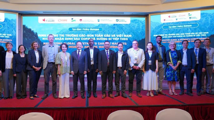 Các đại biểu chụp ảnh lưu niệm tại hội thảo.