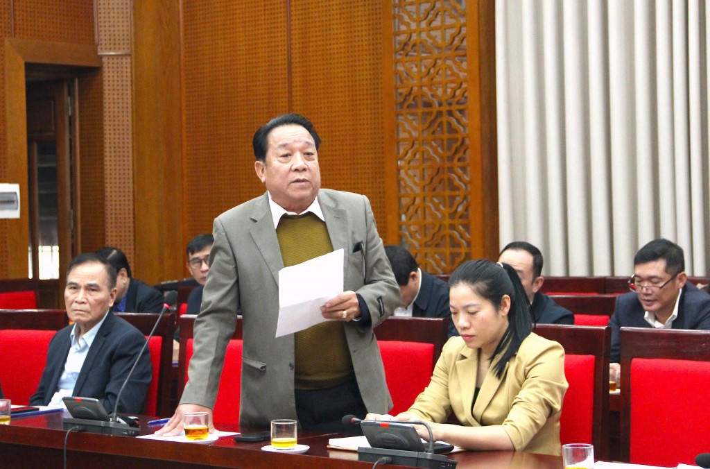 Đại biểu đóng góp ý kiến tại hội nghị phản biện. 