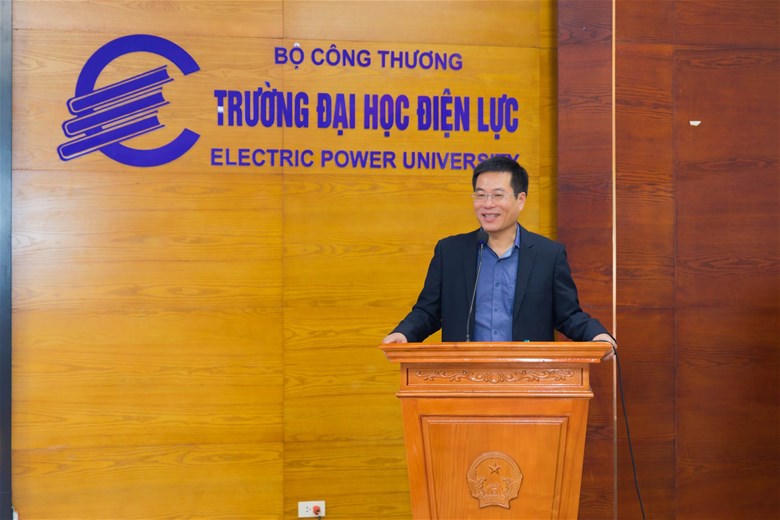 PGS.TS Nguyễn Lê Cường - Phó Hiệu trưởng Nhà trường phát biểu tại cuộc thi. 