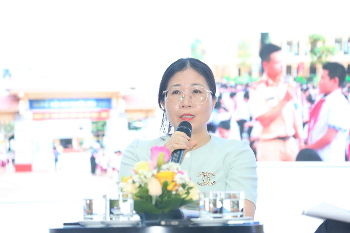 Bà Nguyễn Thị Thanh Thuỷ - Chánh văn phòng Ban An toàn giao thông TP Hà Nội phát biểu tại buổi toạ đàm.