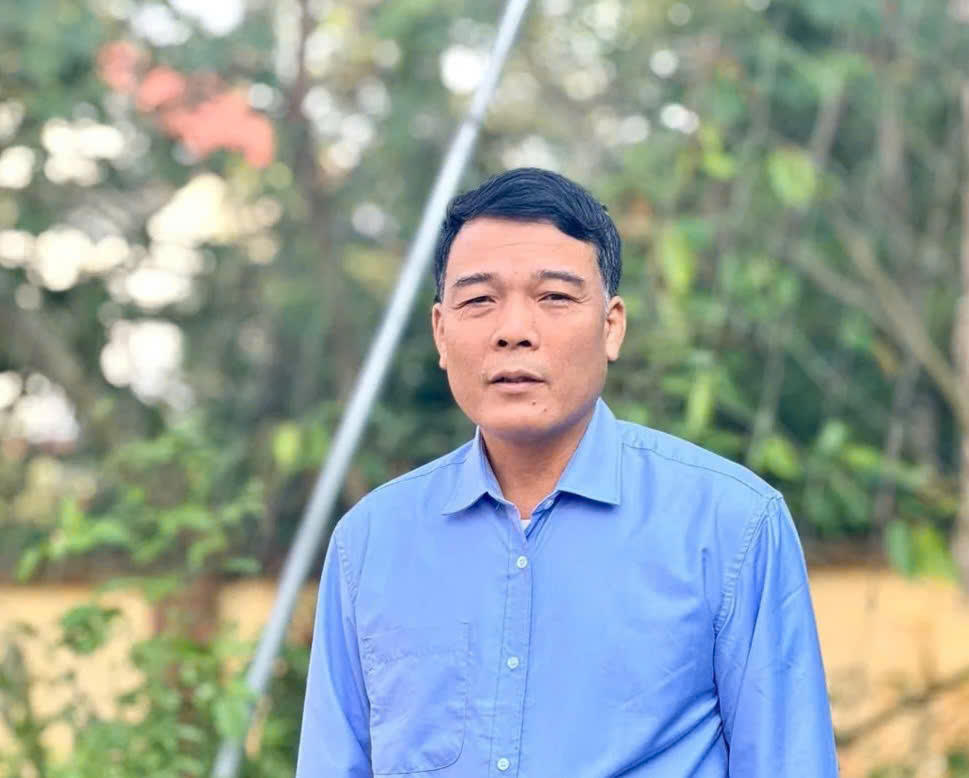 Ông Hoàng Sơn Trường, Phó Chủ tịch UBND xã Tân Lĩnh chia sẻ về công tác giảm nghèo tại địa phương. Ảnh: NNMT