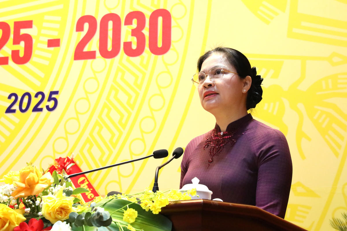 Phó Chủ tịch UBTƯ MTTQ Việt Nam Hà Thị Nga phát biểu tại Đại hội. Ảnh: Ngọc Anh.