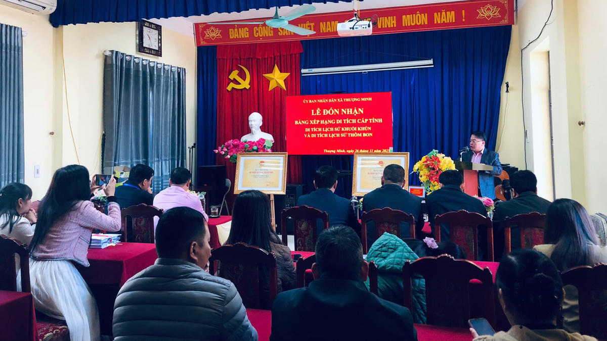 Toàn cảnh buổi lễ công bố xếp hạng di tích lịch sử cấp tỉnh được tổ chức tại xã Thượng Minh vào ngày 26/11. Ảnh: BD.