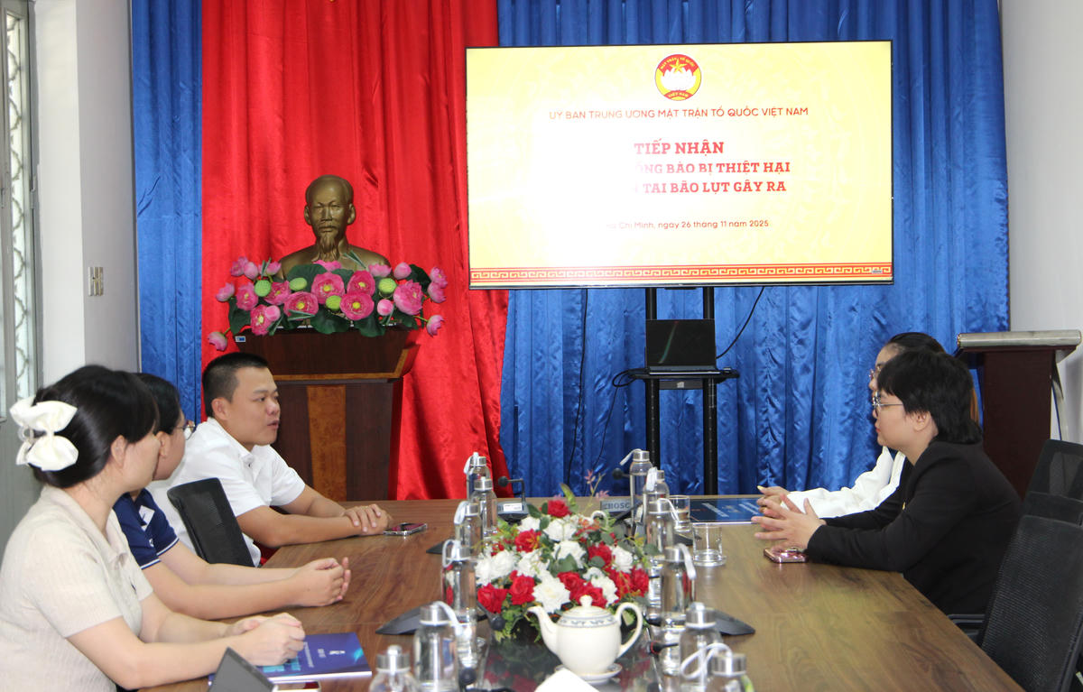 Các bên chia sẻ về tình hình thiên tai và thiệt hại của đồng bào vùng bị ảnh hưởng. Ảnh: Q.Đ