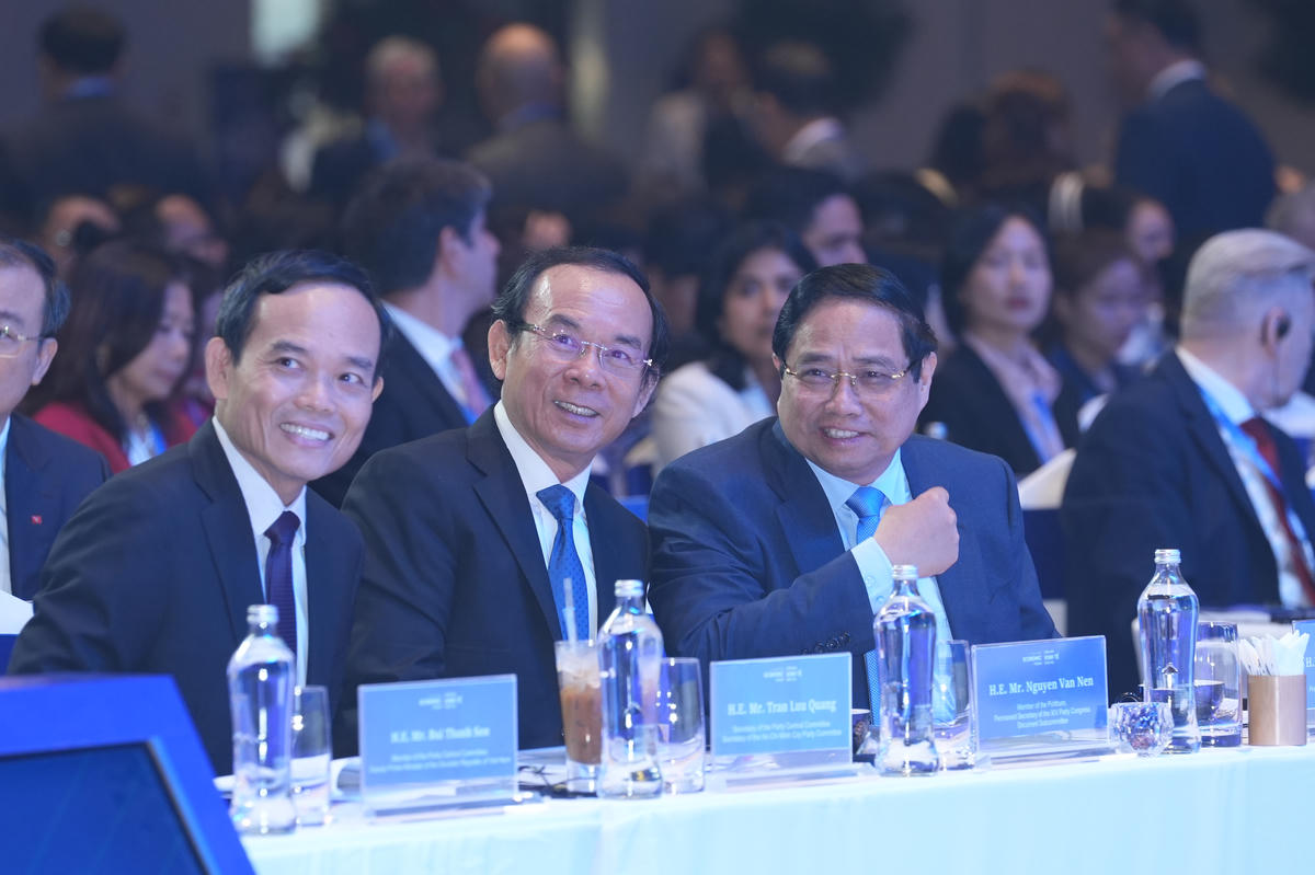 Thủ Tướng Phạm Minh Chính cùng các đại biểu tham dự diễn đàn. Ảnh: T.N