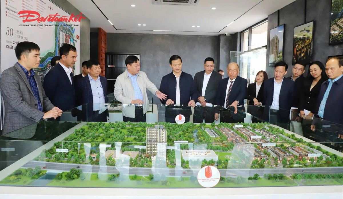 Chủ tịch UBND tỉnh Thái Nguyên Vương Quốc Tuấn kiếm tra dự án KDC Đại Thắng. Ảnh: TN.