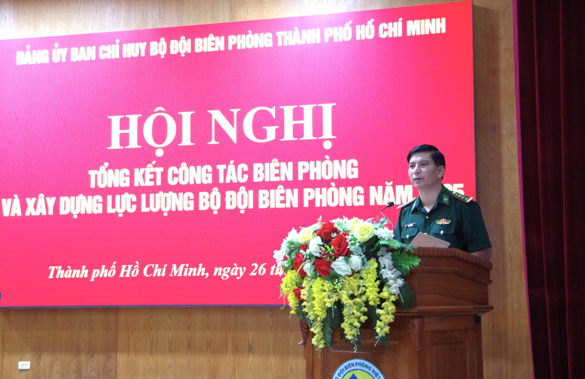 Đại tá Đỗ Vĩnh Thăng - Phó Chính uỷ Bộ Tư lệnh TP, Chính uỷ Ban Chỉ huy BĐBP TP quán triệt Nghị quyết lãnh đạo thực hiện nhiệm vụ công tác biên phòng năm 2026. Ảnh: Lương Kiểm.