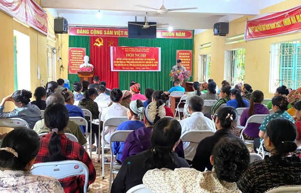 Xã Tân Lĩnh (Lào Cai) thường xuyên tổ chức các diễn đàn nông dân nhằm tuyên truyền, phổ biến chính sách giảm nghèo cho người dân. Ảnh: NNMT