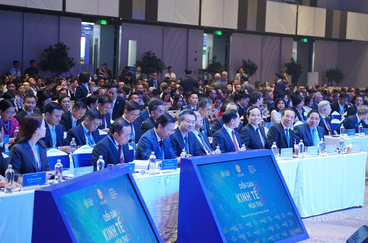 Phiên khai mạc Diễn đàn Kinh tế Mùa Thu 2025 thu hút lượng lớn đại biểu tham dự. Ảnh: T.N