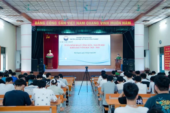 Công an phường Tích Lương phối hợp đẩy mạnh tuyên truyền pháp luật cho sinh viên trường Đại học Kỹ thuật công nghiệp (ĐH Thái Nguyên).