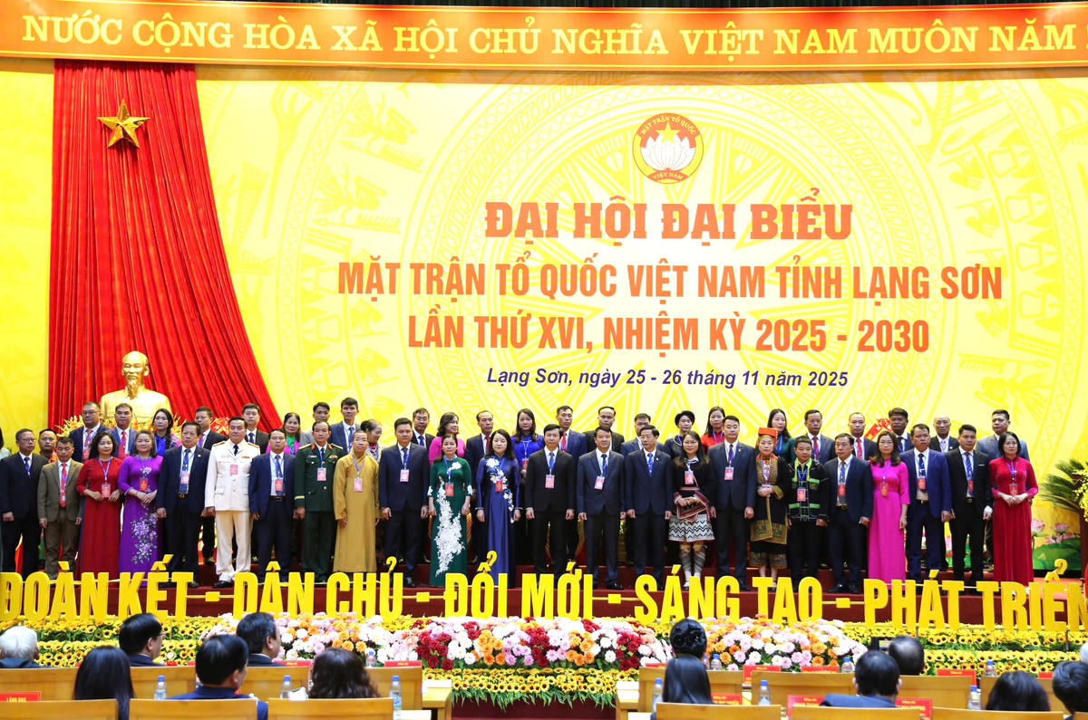 Ủy ban MTTQ Việt Nam tỉnh Lạng Sơn khóa XVI, nhiệm kỳ 2025 - 2030 ra mắt Đại hội. Ảnh: Ngọc Anh.