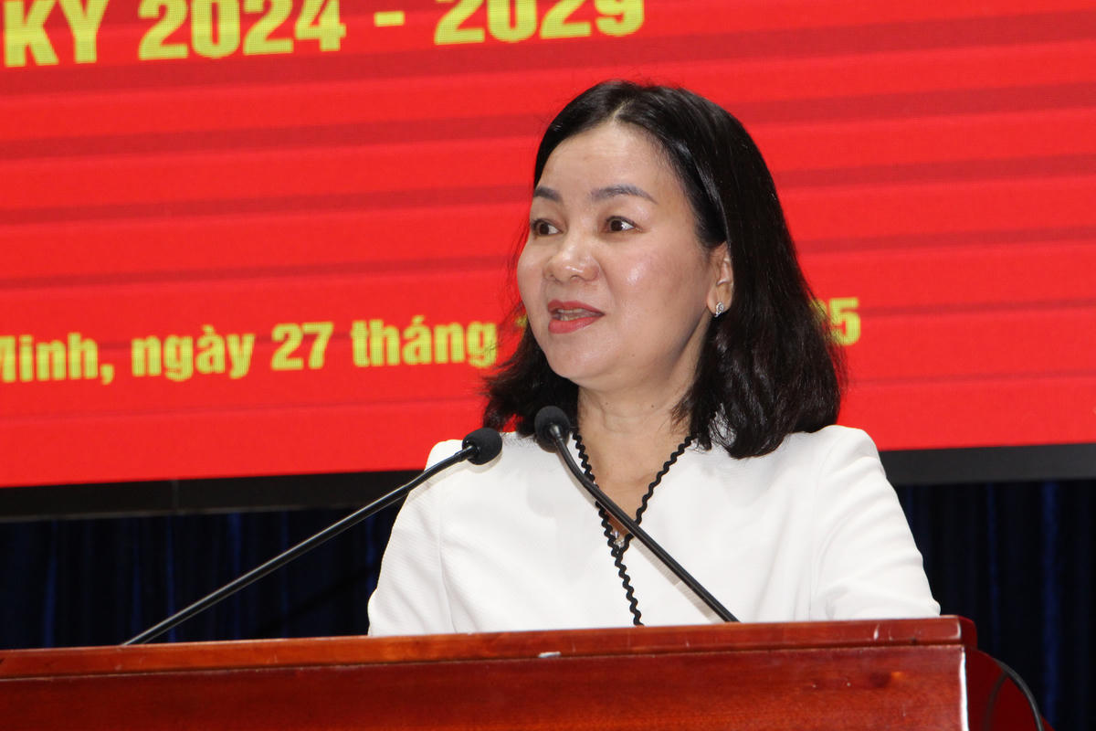 Bà Trương Thị Bích Hạnh thông tin về chương trình đại hội Mặt trận thành phố lần thứ I, nhiệm kỳ 2025-2030. Ảnh: Q.Đ.