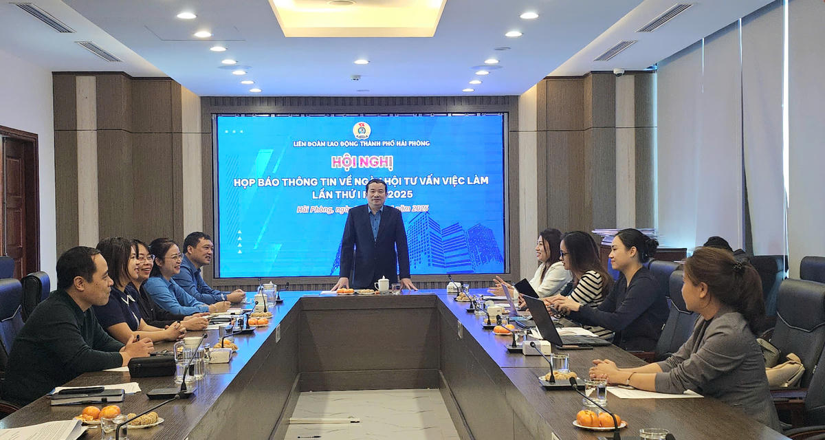 Ông Nguyễn Anh Tuân, Phó Chủ tịch Uỷ ban MTTQ Việt Nam thành phố, Chủ tịch Liên đoàn Lao động thành phố phát biểu tại cuộc họp báo. Ảnh: PT. 