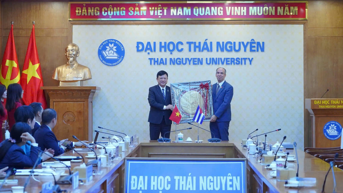 Trước đó, Đoàn công tác của Đại sứ quán Cuba tại Việt Nam Rogelio Polanco Fuentes đã làm việc với Đại học Thái Nguyên. Ảnh: TN.