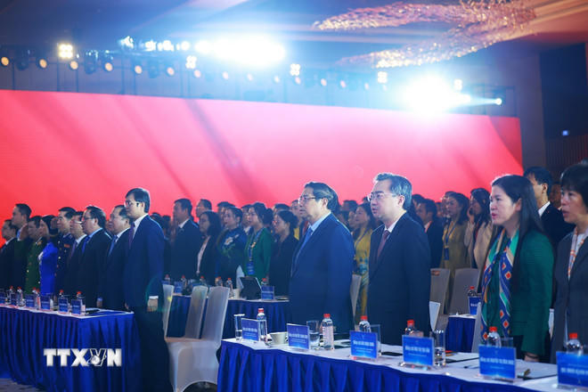 Thủ tướng Phạm Minh Chính và các đại biểu tham dự Đại hội đại biểu toàn quốc Hội Doanh nhân trẻ Việt Nam lần thứ VIII. (Ảnh: Dương Giang/TTXVN)