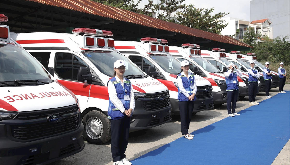 Đà Nẵng tiếp nhận 15 xe cấp cứu cùng trang thiết bị hiện đại. Ảnh: CV.