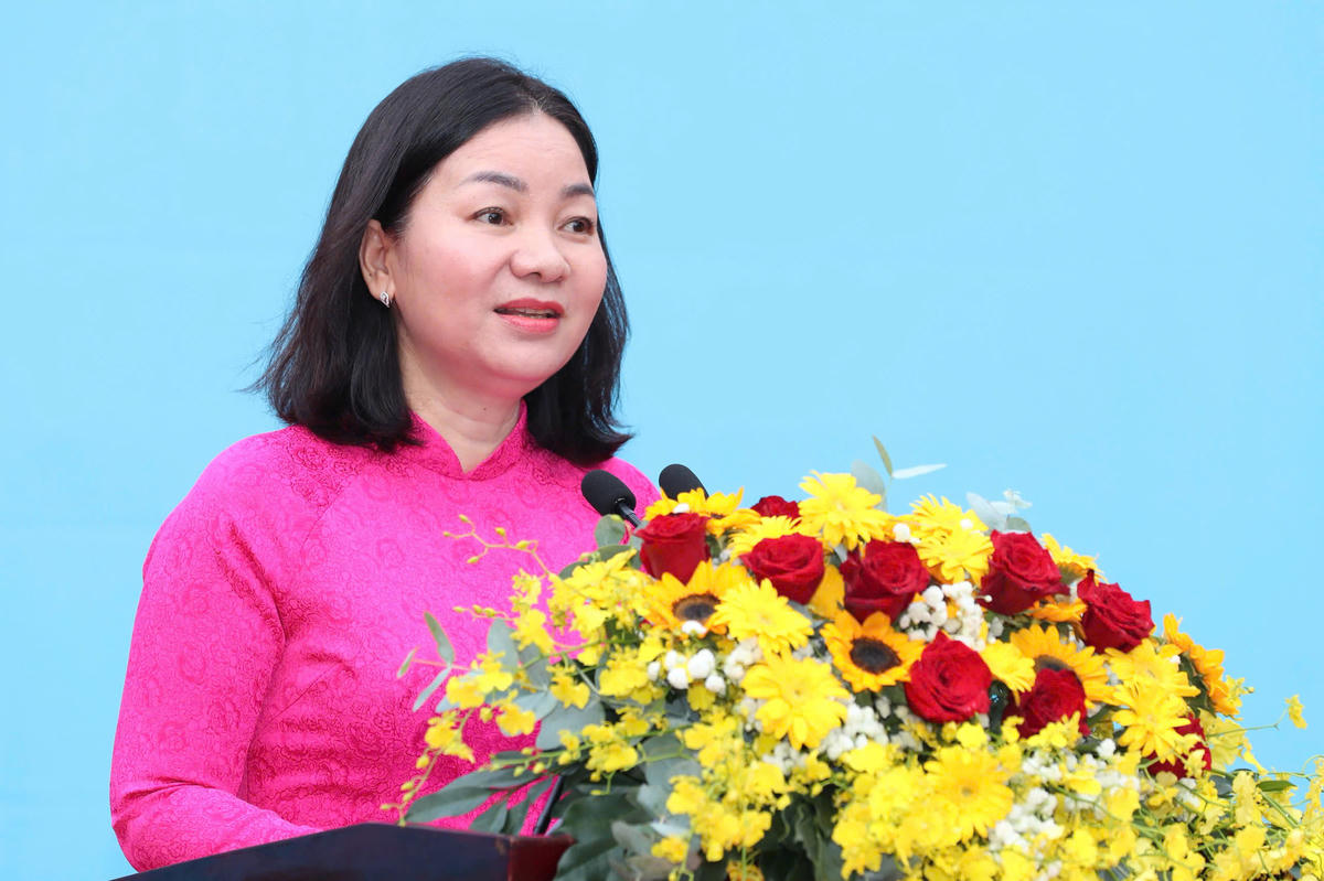 Phó Chủ tịch Thường trực Ủy ban Mặt trận Tổ quốc Việt Nam TP Hồ Chí Minh Trương Thị Bích Hạnh phát biểu khai mạc và chia sẻ thông tin về triển lãm. Ảnh: Tr.A.